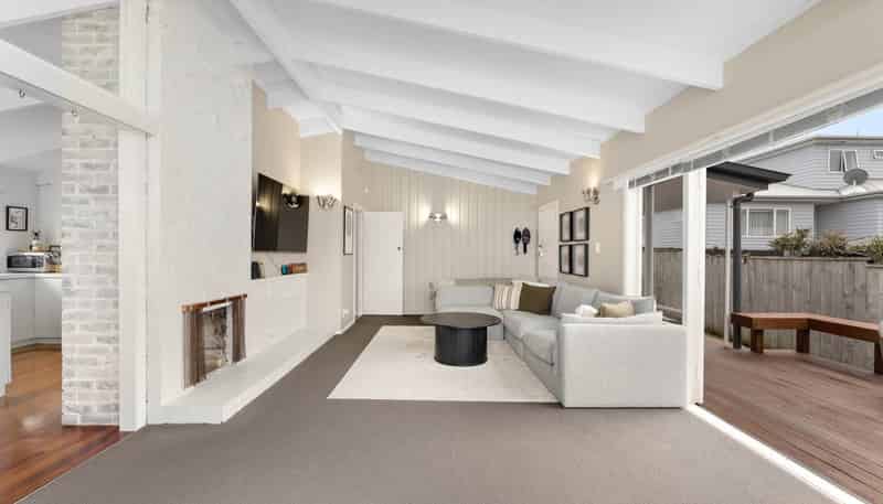 3 Crompton Road, Massey