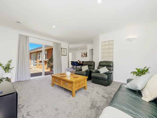 13 Vanderbilt Parade, Albany
