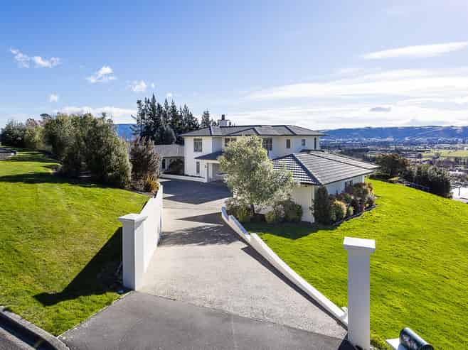 6 Gracemount Place, Kinmont Park