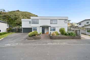 45 Meadowcroft Grove, Johnsonville