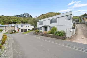 45 Meadowcroft Grove, Johnsonville