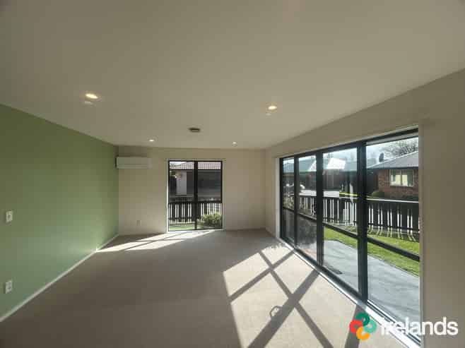 5 Woodham Courts, Linwood