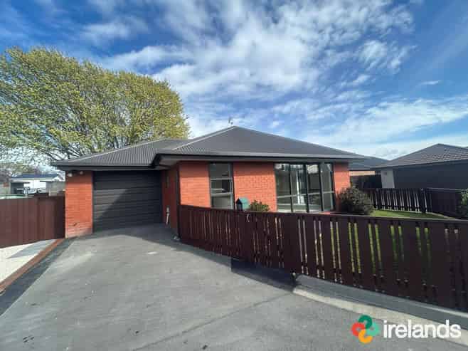 5 Woodham Courts, Linwood