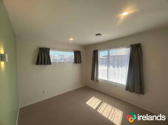 5 Woodham Courts, Linwood