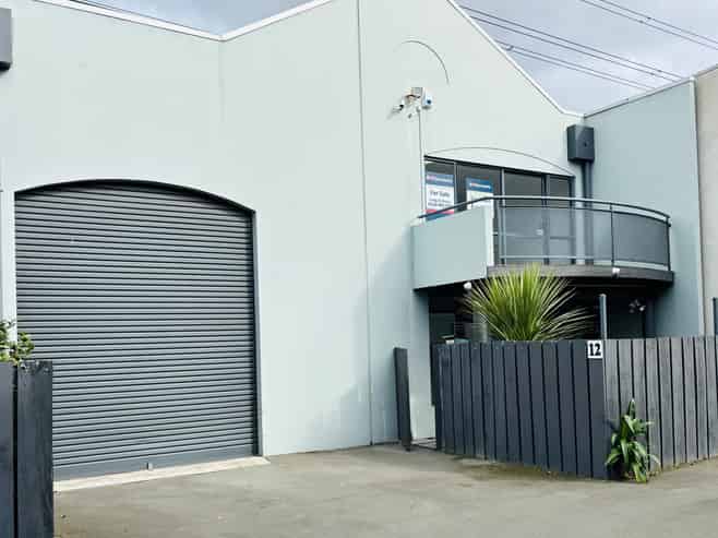 Riccarton Live Work Unit - New Bathrooms & Kitchen