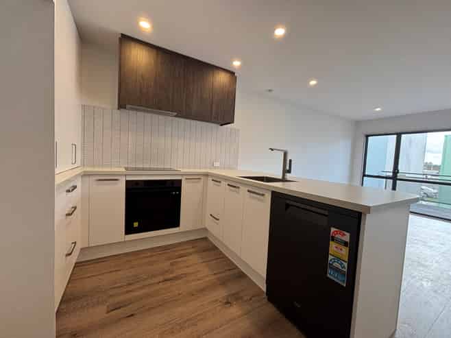 Riccarton Live Work Unit - New Bathrooms & Kitchen