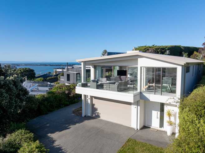 320 Cannon Hill Crescent, Mount Pleasant