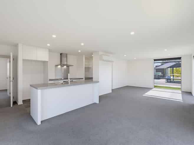 13 Quinn Crescent, Ravenswood