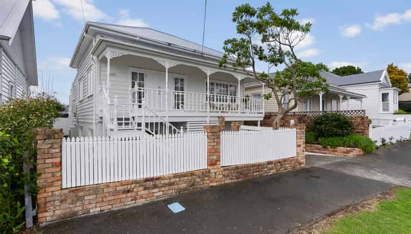 8 Kiwi Road, Devonport