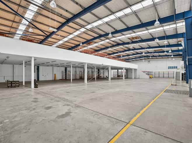 VACANT HIGH STUD INDUSTRIAL GEM
