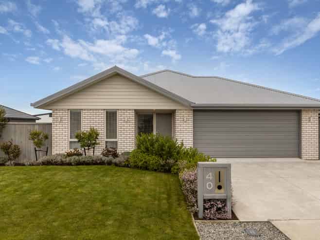 40 Catalina Crescent, Burleigh