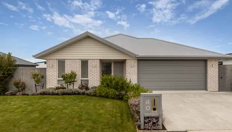 40 Catalina Crescent, Burleigh