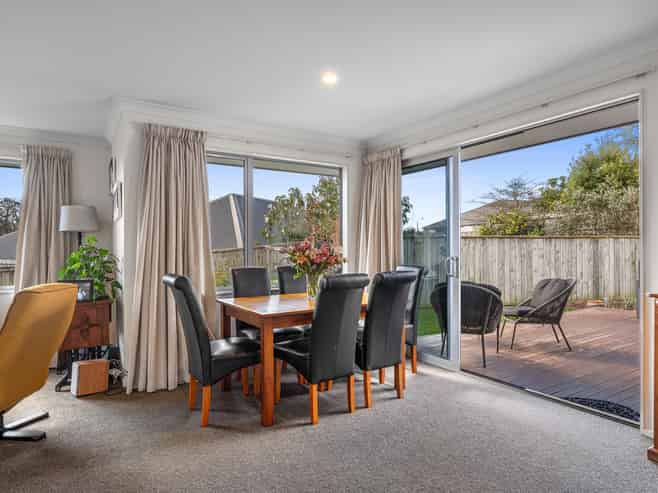 5 Pine Crest Drive, Richmond