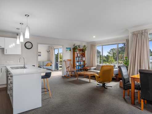 5 Pine Crest Drive, Richmond