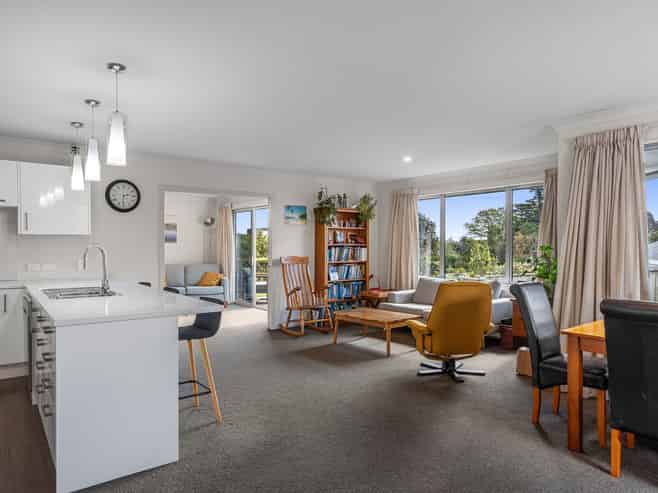 5 Pine Crest Drive, Richmond