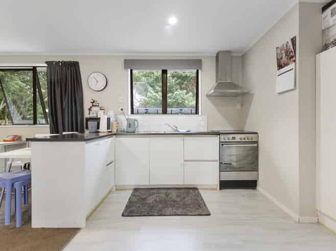 2/140A Old Wairoa Road, Papakura