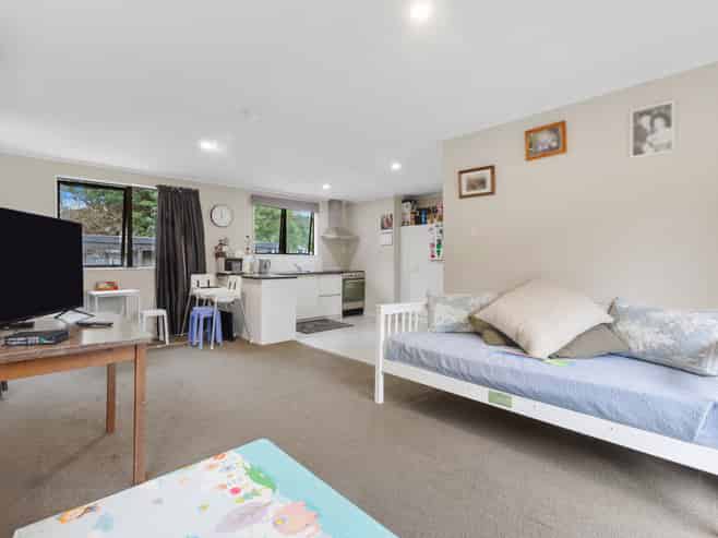 2/140A Old Wairoa Road, Papakura