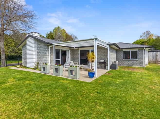 14 Peter Burke Way, Pyes Pa