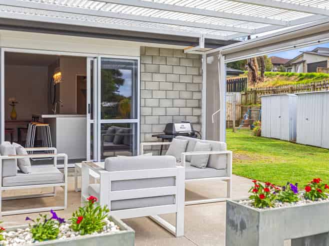 14 Peter Burke Way, Pyes Pa