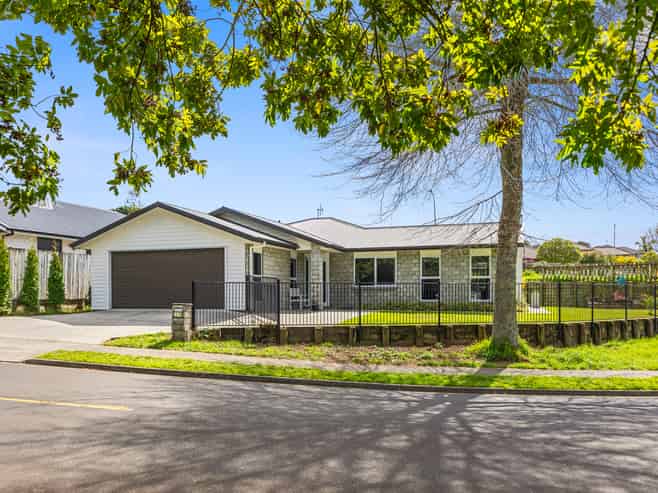 14 Peter Burke Way, Pyes Pa