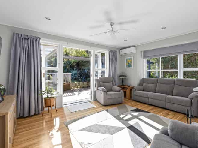 33a Bassett Road, Johnsonville