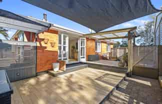 33a Bassett Road, Johnsonville
