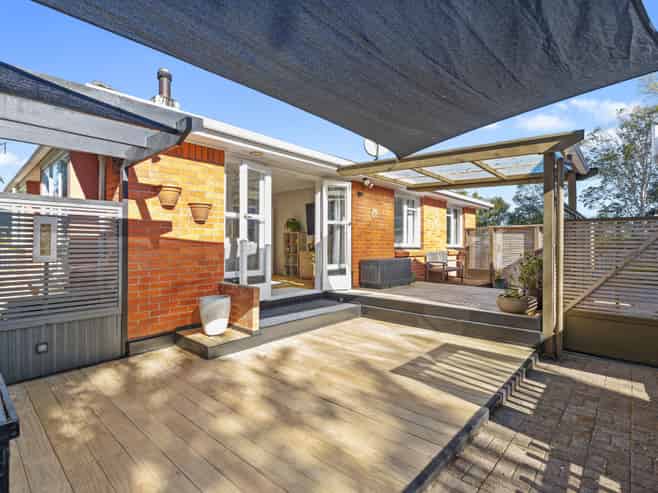 33a Bassett Road, Johnsonville