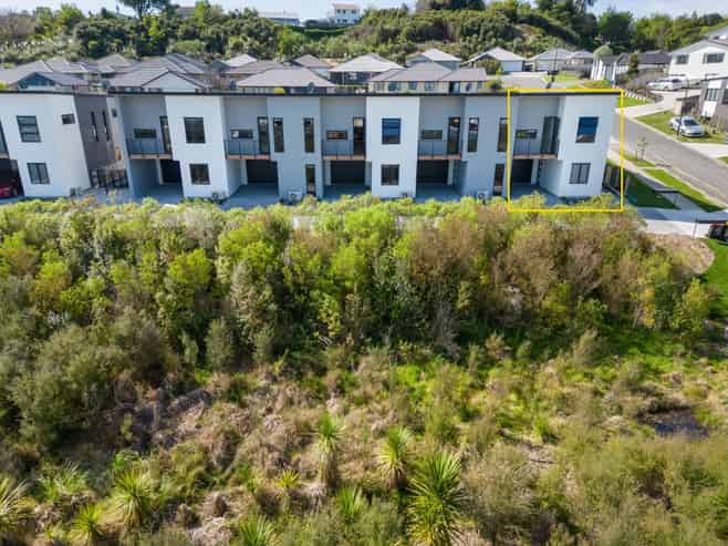 2 Equine Way, Brookfield
