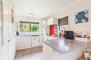 6 Westbrook Place, Pomare