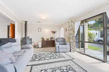 6 Westbrook Place, Pomare