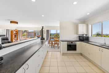 11 Hastie Avenue, Mangere Bridge