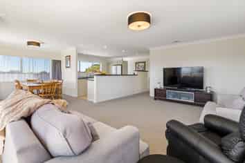 11 Hastie Avenue, Mangere Bridge