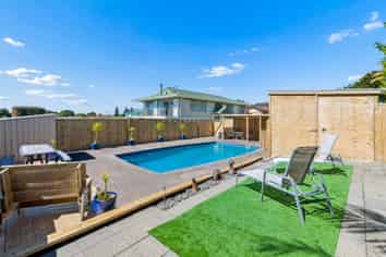 11 Hastie Avenue, Mangere Bridge