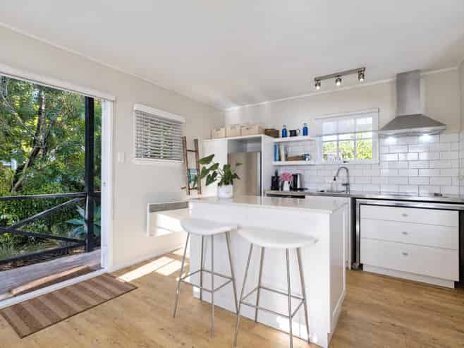 70 Burrell Road, Oneroa