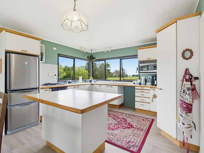 140 Craig Road, Pollok