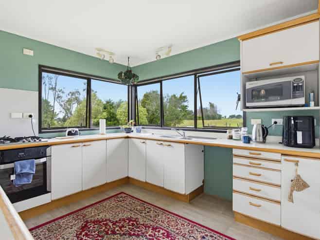 140 Craig Road, Pollok