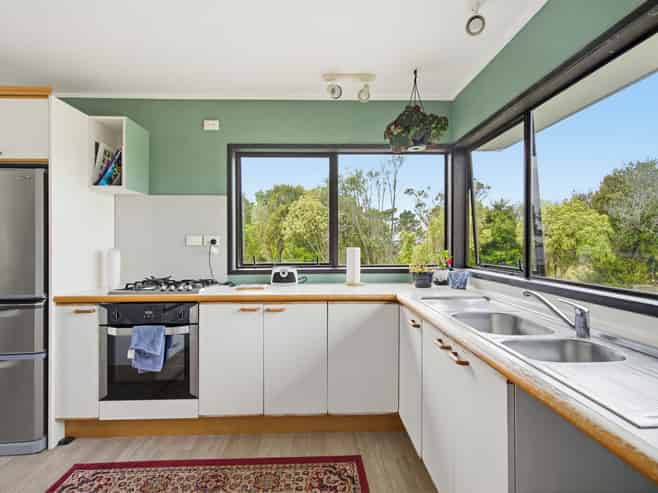 140 Craig Road, Pollok
