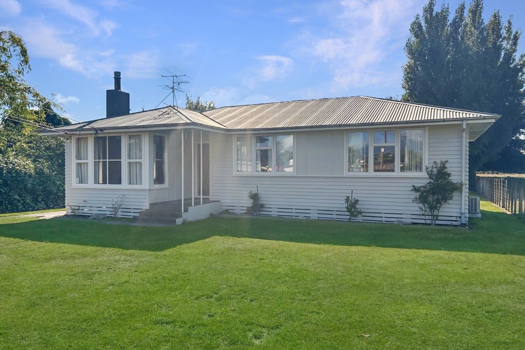 MASTERTON - 3 BEDROOMS 2