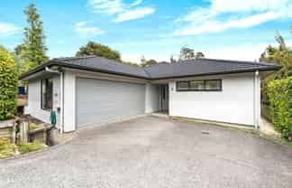 5 Springwater Vale, Unsworth Heights
