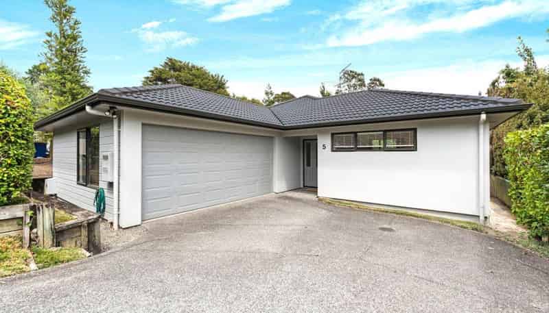 5 Springwater Vale, Unsworth Heights