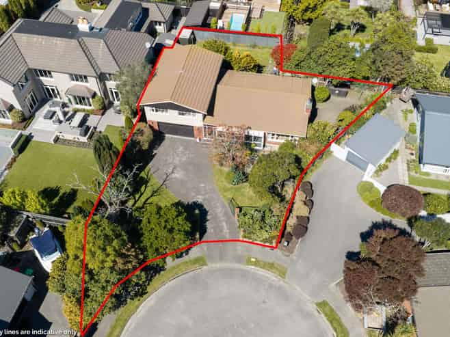 12 Ladbrokes Place, Fendalton