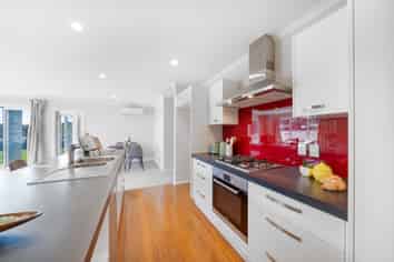 9 Ken Douglas Drive, Aotea