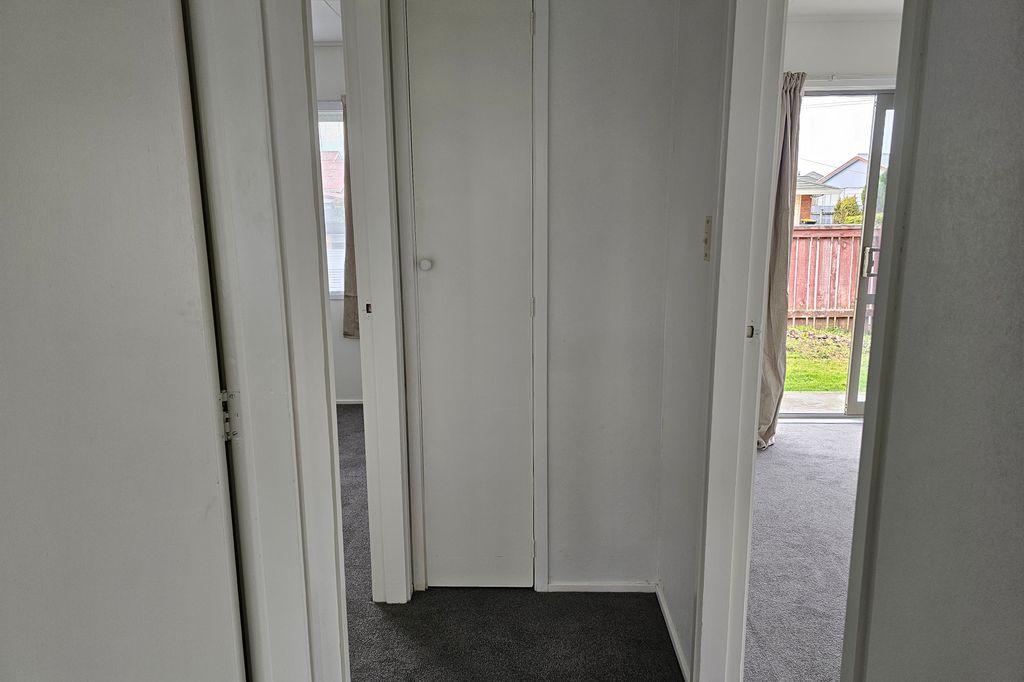 CORADINE ST, MSTN - 2 BDRMS - $470 P/W 5