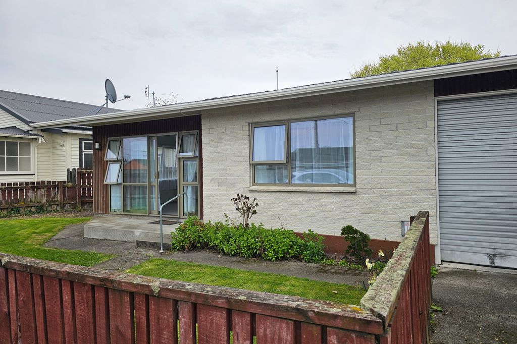 CORADINE ST, MSTN - 2 BDRMS - $470 P/W 1