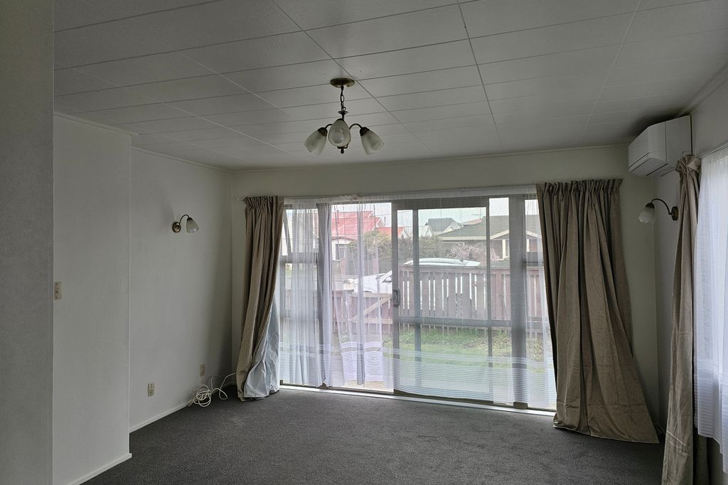 CORADINE ST, MSTN - 2 BDRMS - $470 P/W 3