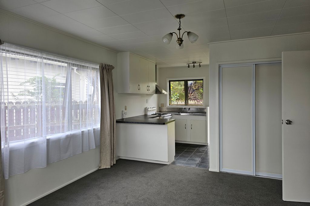 CORADINE ST, MSTN - 2 BDRMS - $470 P/W 2
