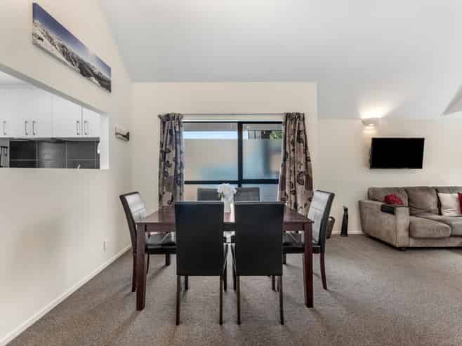 1/18 Macpherson Street, Meadowbank