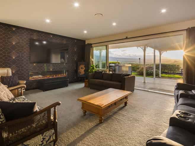 300 Grove Road , Te Pahu