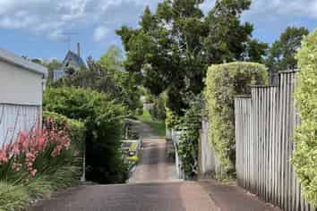60a Beach Road, Mellons Bay