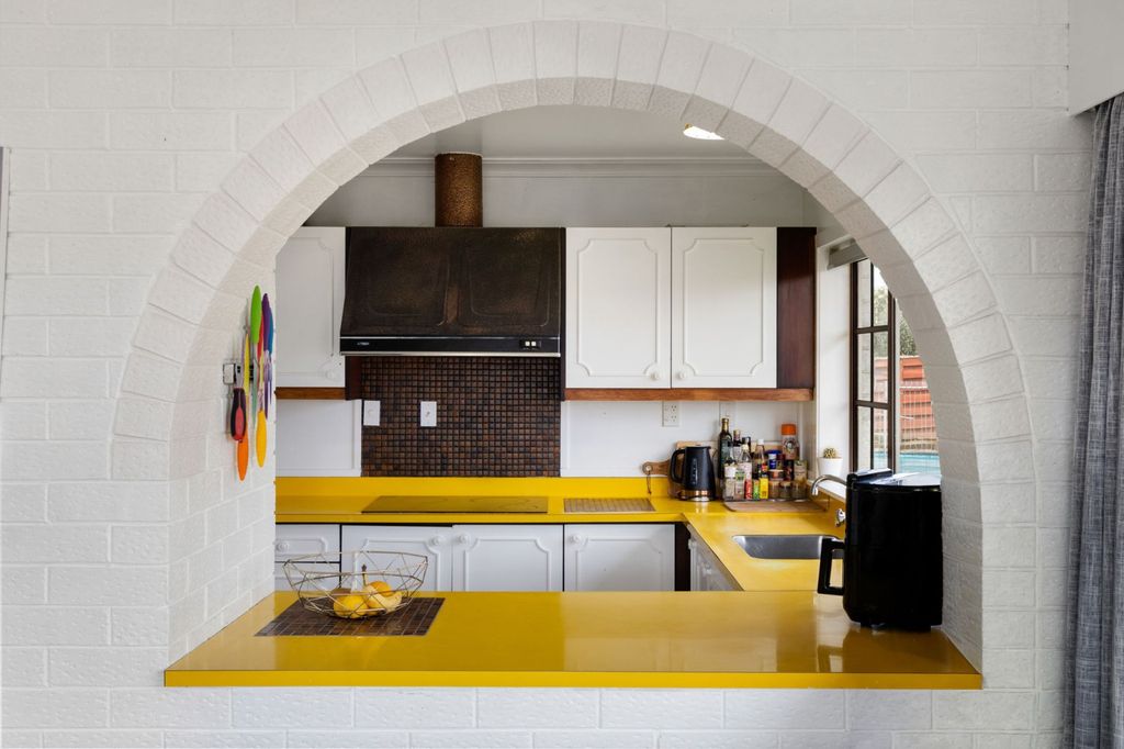 A family oasis – location, privacy, fun! 4